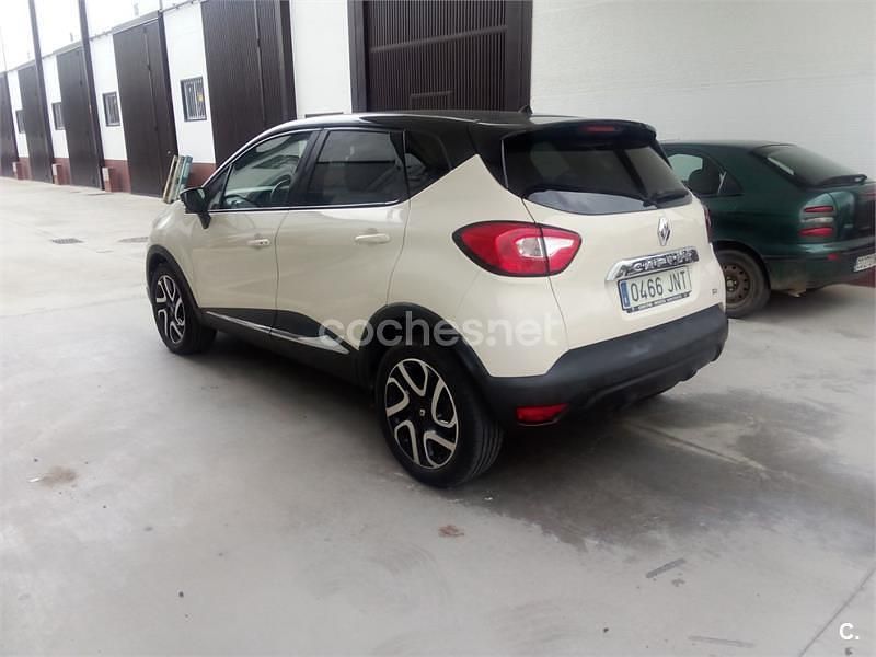 Usado Renault Captur Zen 90 CV (66 kW) 2016 Beige SUV