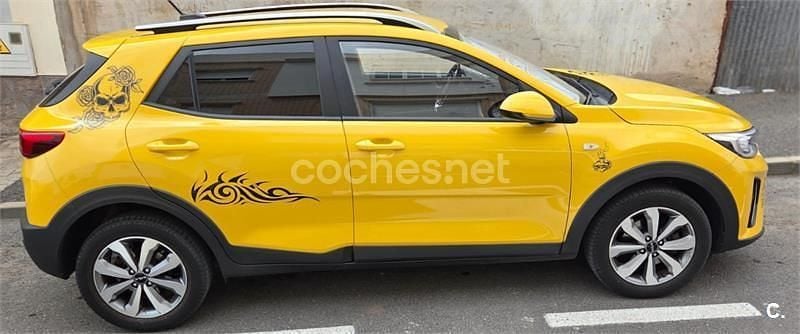 Usado Kia Stonic 100 CV (73 kW) 2023 Amarillo SUV