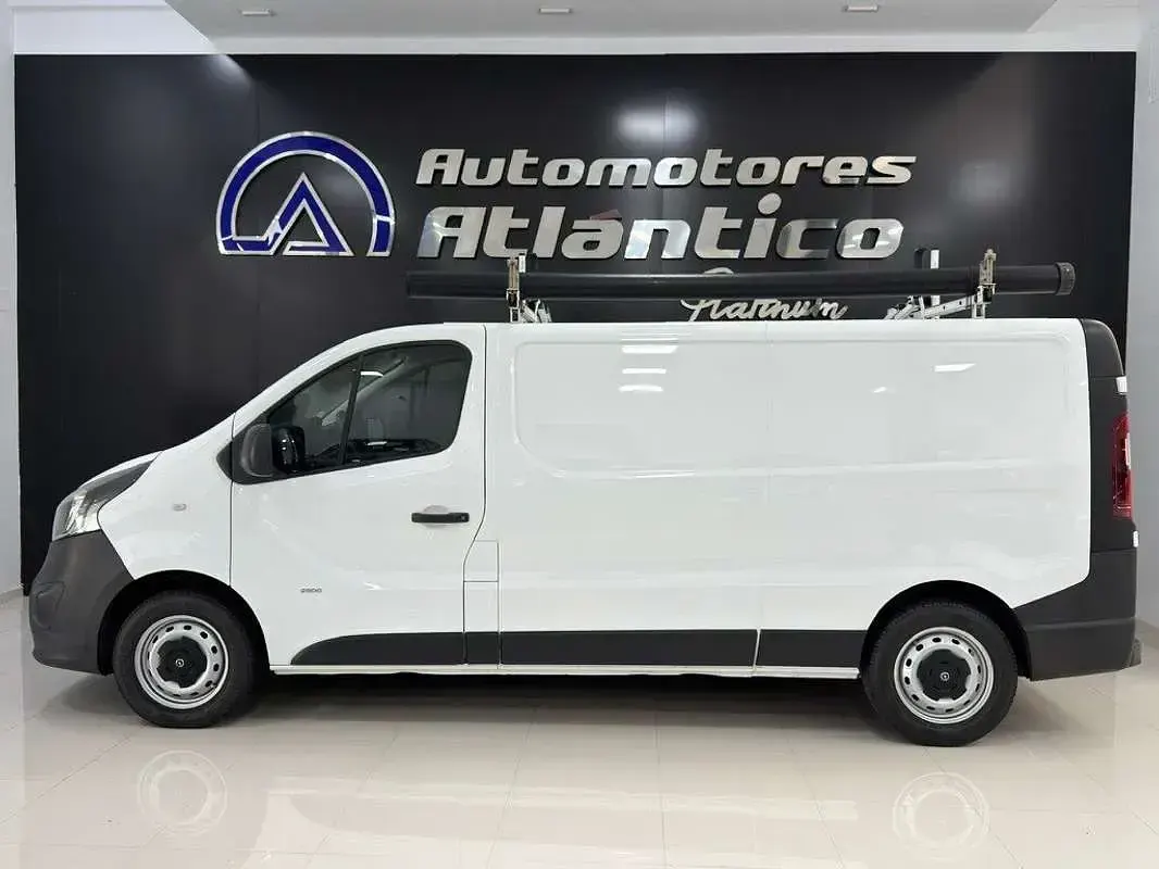 Usado Opel Vivaro Expression 116 CV (85 kW) 2015 Blanco Monovolumen