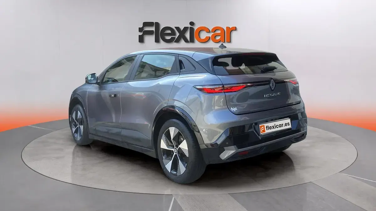 Usado Renault Megane E-Tech Equilibre 95 kW (130 CV) 2022 Gris Berlina