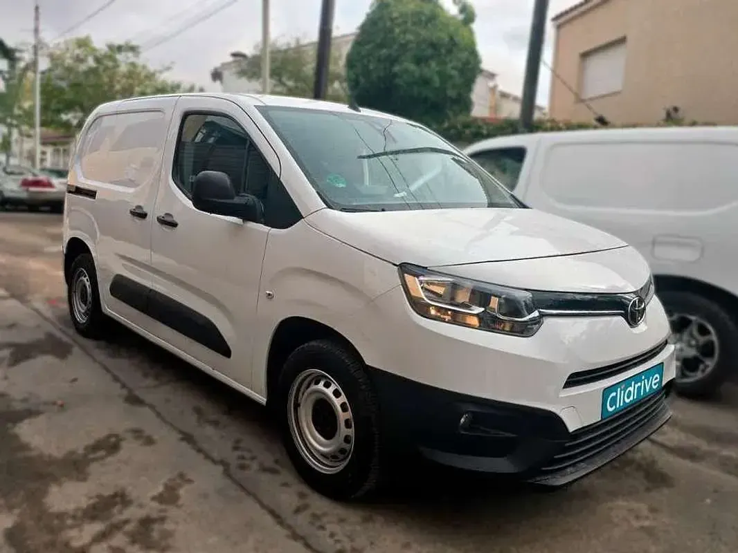 Usado Toyota Proace City City 102 CV (75 kW) 2024 Blanco Monovolumen