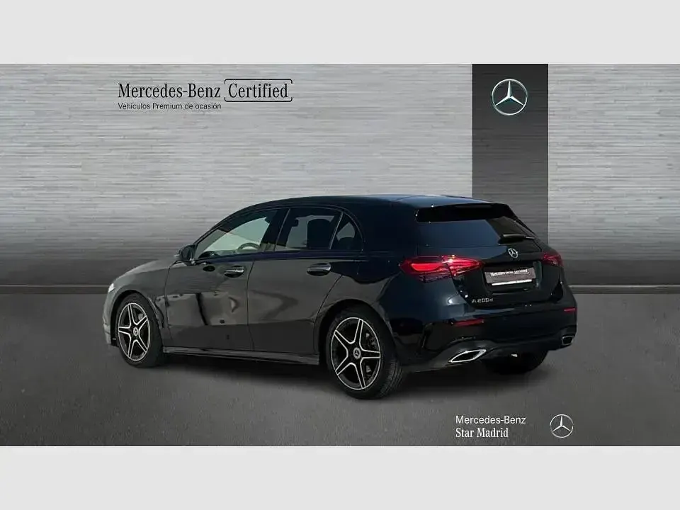 Usado Mercedes A200 150 CV (110 kW) 2025 Negro cosmos Berlina