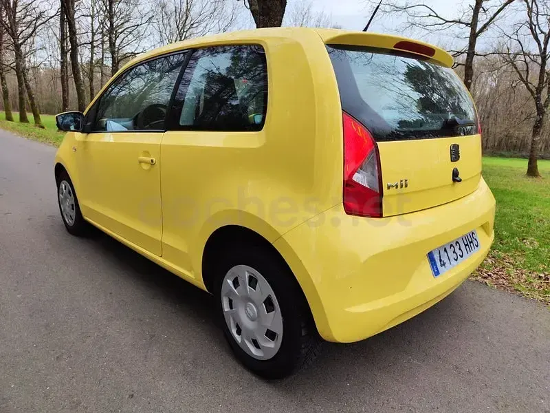 Usado Seat Mii Style 75 CV (55 kW) 2012 Amarillo Utilitario