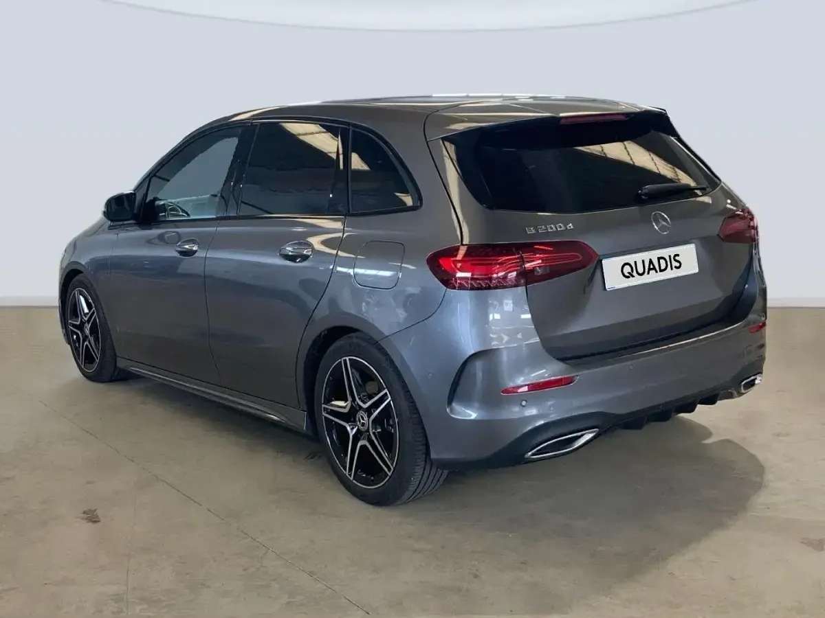 Usado Mercedes B200 150 CV (110 kW) 2025 Gris Monovolumen