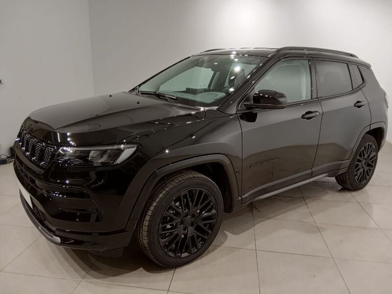 Negro Usado 2024 Jeep Compass Altitude SUV | 39.945 € - Imagen 1/4