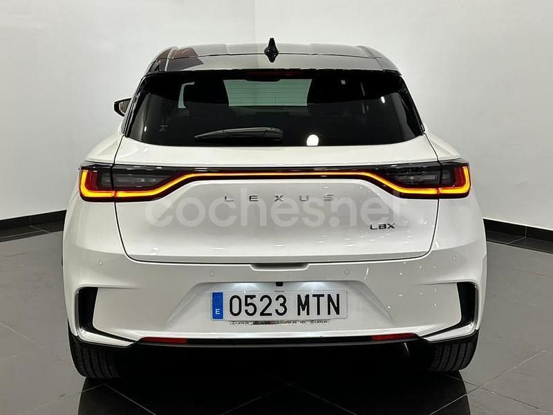 Usado Lexus LBX 136 CV (100 kW) 2024 Blanco SUV