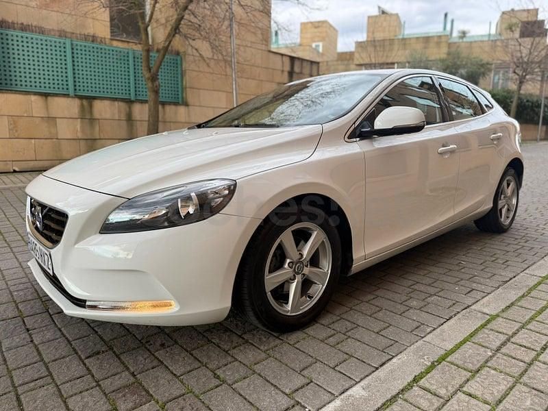 Usado Volvo V40 Momentum 115 CV (84 kW) 2014 Blanco Berlina