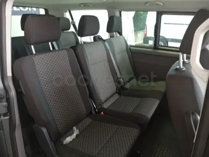 Usado VW Caravelle 150 CV (110 kW) 2021 Gris / plata Van
