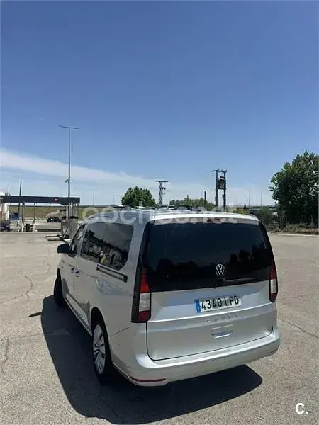 Usado VW Caddy 102 CV (75 kW) 2021 Gris / plata Monovolumen