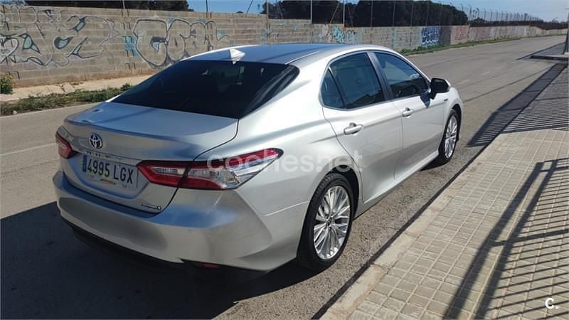 Usado Toyota Camry Advance 218 CV (160 kW) 2020 Gris / plata Berlina