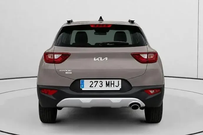 Usado Kia Stonic 120 CV (88 kW) 2023 Verde SUV