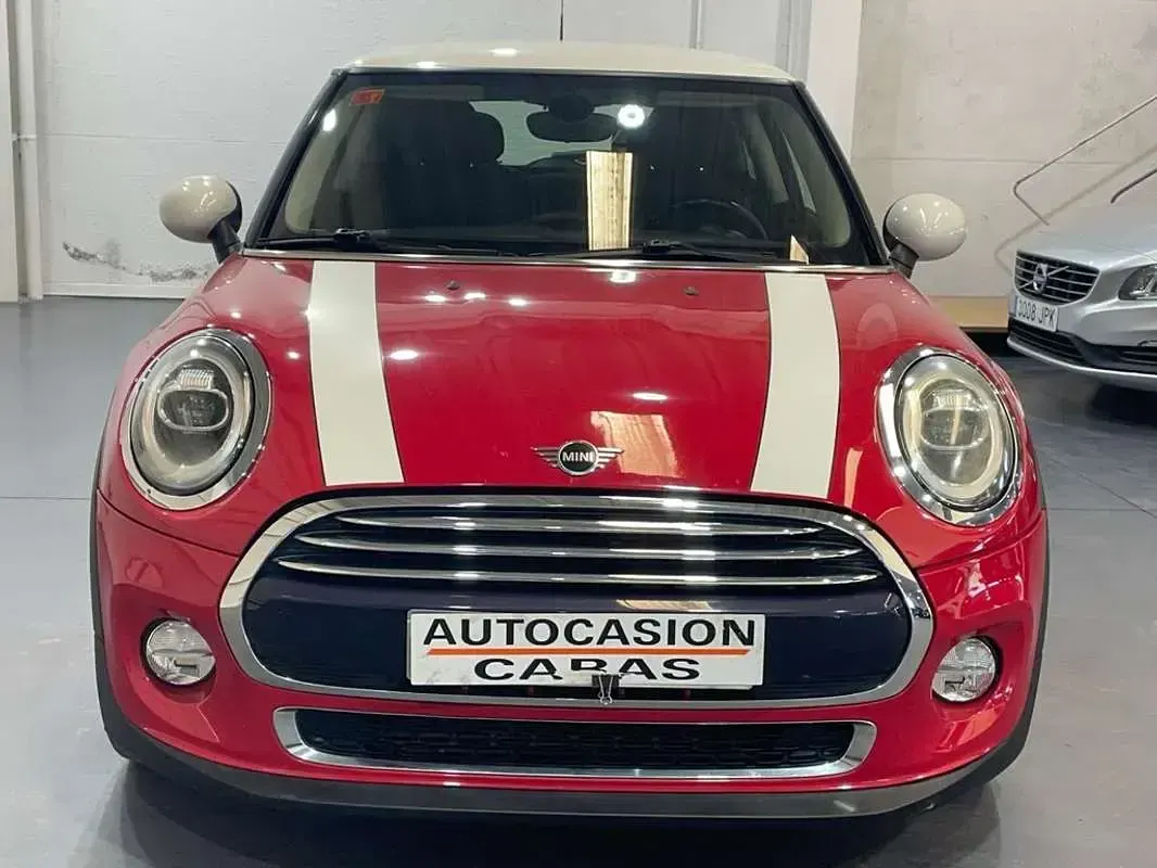 Begagnad Mini Cooper 136 HK (100 kW) 2019 Röd Halvkombi