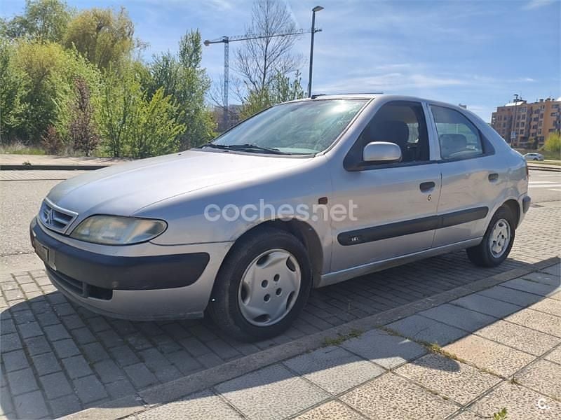 Usado Citroën Xsara 90 CV (66 kW) 1998 Gris / plata Berlina