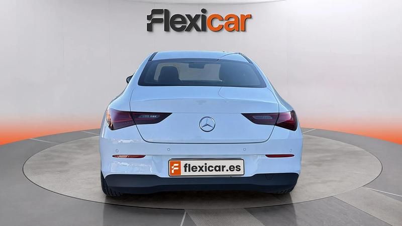 Usado Mercedes CLA180 136 CV (100 kW) 2024 Blanco Berlina