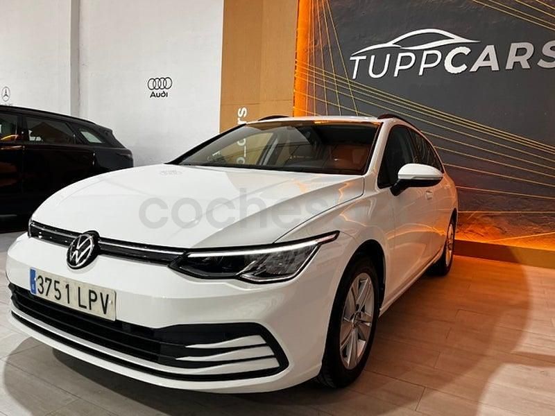 Usado VW Golf VIII Life 110 CV (80 kW) 2021 Blanco Familiar