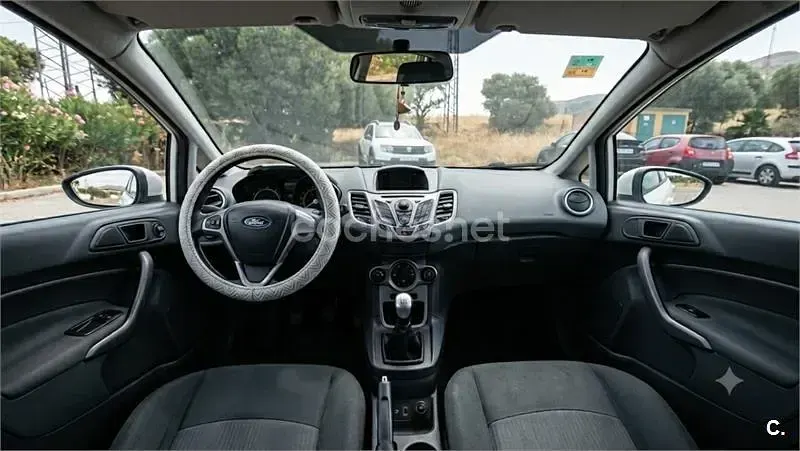 Usado Ford Fiesta Trend 68 CV (50 kW) 2010 Blanco Berlina