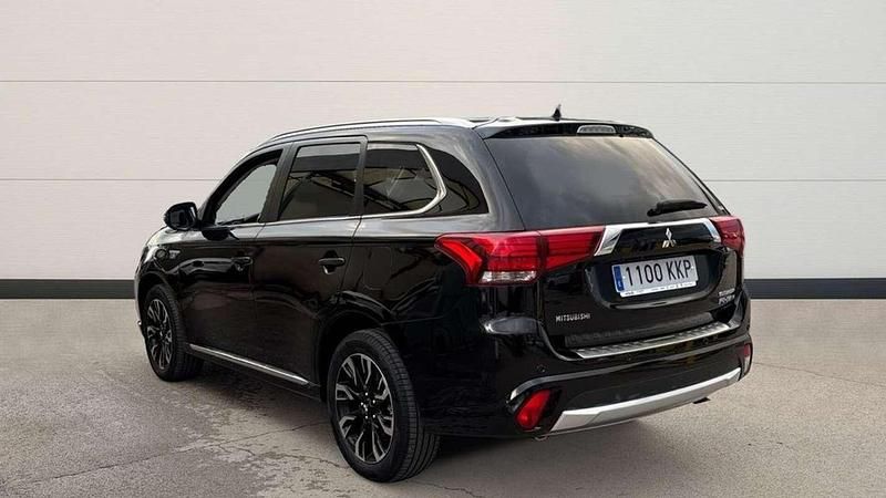 Usado Mitsubishi Outlander 205 CV (150 kW) 2018 Negro SUV