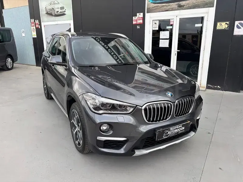 Usado BMW X1 Sport Line 150 CV (110 kW) 2018 Gris / plata SUV