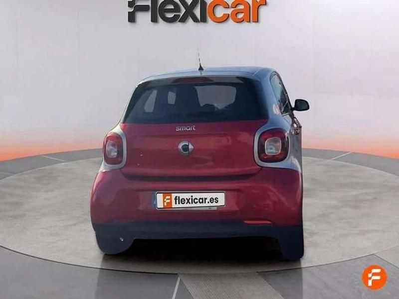 Usado Smart ForFour Passion 90 CV (66 kW) 2016 Rojo Utilitario