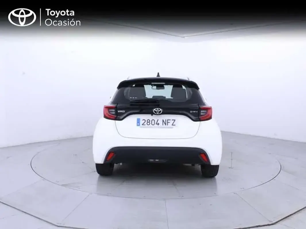 Usado Toyota Yaris Active 116 CV (85 kW) 2025 Blanco Utilitario