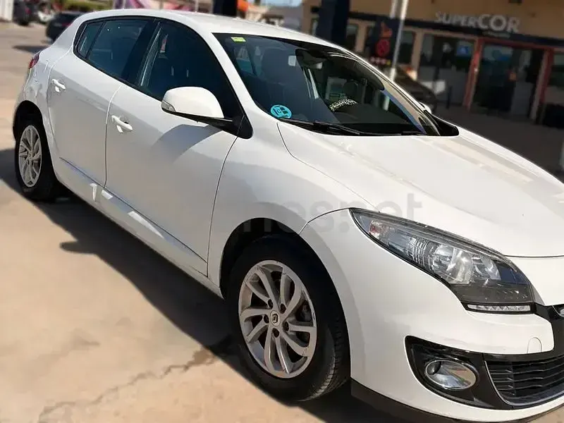 Usado Renault Mégane III Dynamique 115 CV (84 kW) 2012 Blanco Berlina