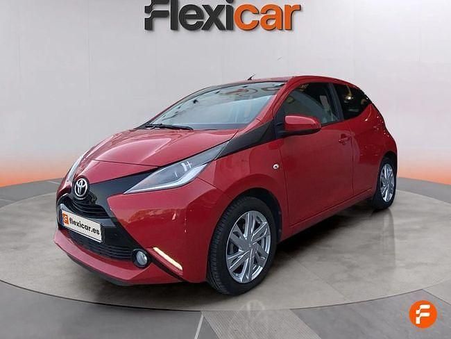 Usado Toyota Aygo X-play 72 CV (52 kW) 2018 Rojo Utilitario