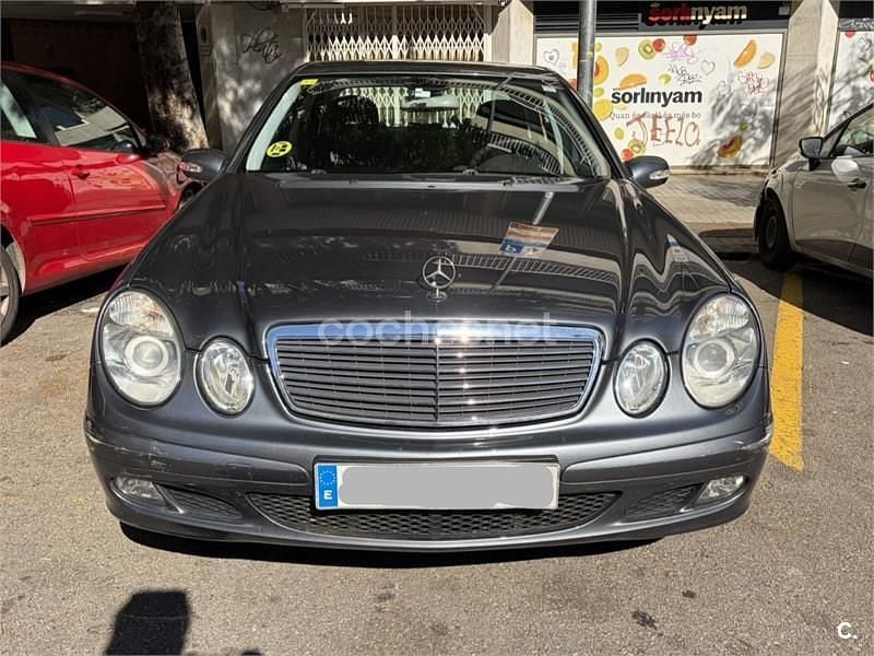 Usado Mercedes E280 Classic 231 CV (169 kW) 2005 Gris / plata Berlina