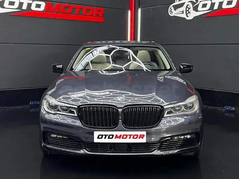 Usado BMW 730 Comfort Edition 265 CV (194 kW) 2018 Gris / plata Berlina