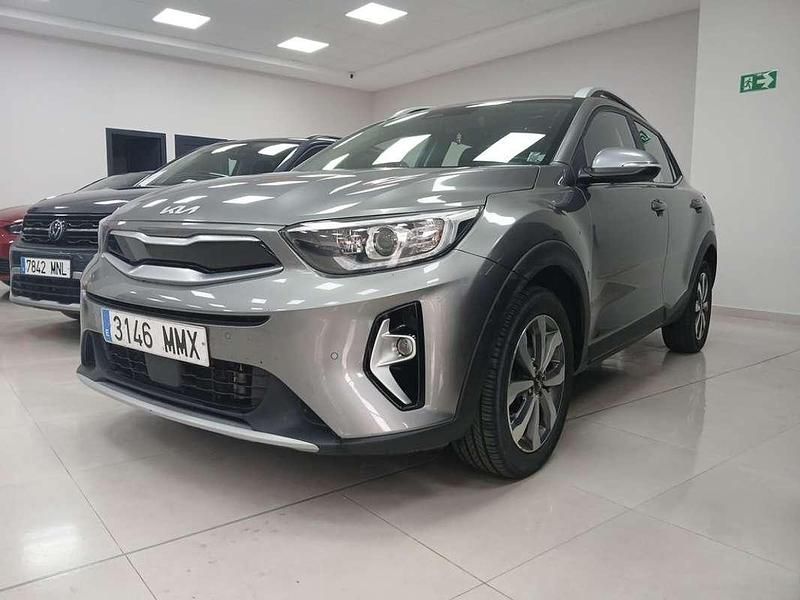 Usado Kia Stonic 99 HP (72 kW) 2024 Cinzento SUV