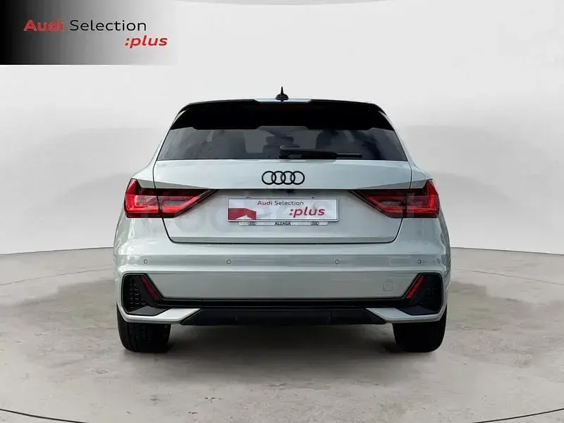 Usado Audi A1 Sportback Black Edition 110 CV (80 kW) 2024 Gris / plata Utilitario