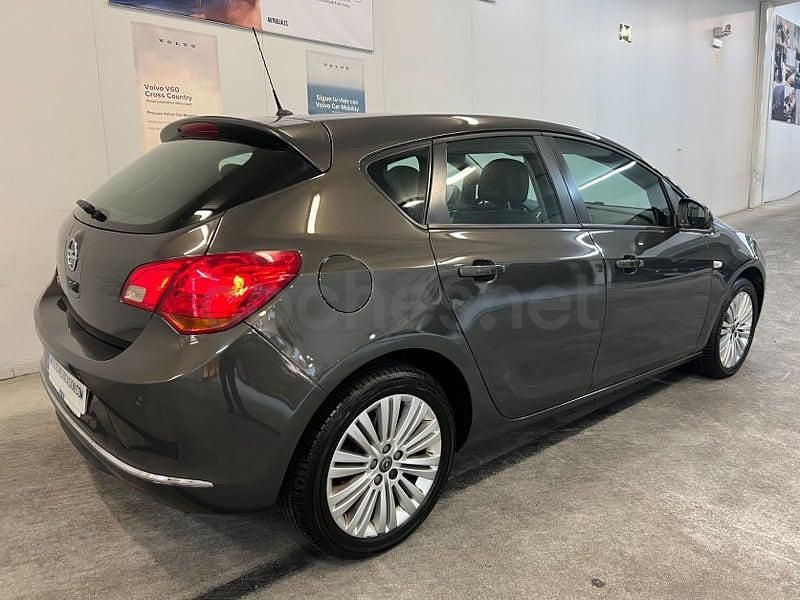 Usado Opel Astra Selective 115 CV (84 kW) 2014 Marrón Berlina