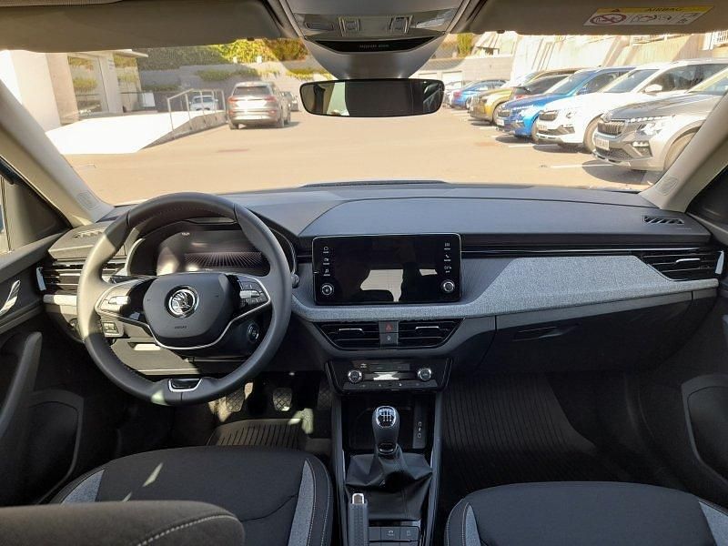 Usado Skoda Kamiq Selection 115 CV (84 kW) 2024 Azul race metalizado SUV