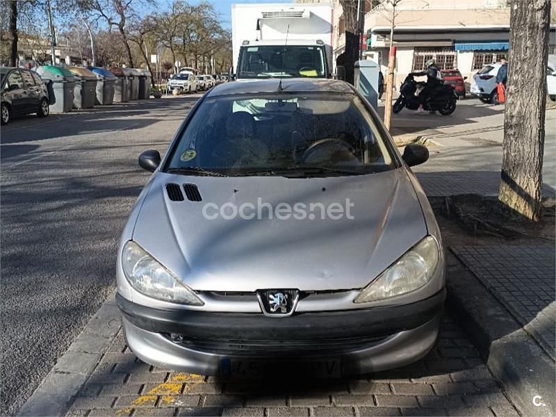 Usado Peugeot 206 75 CV (55 kW) 2001 Gris / plata Berlina