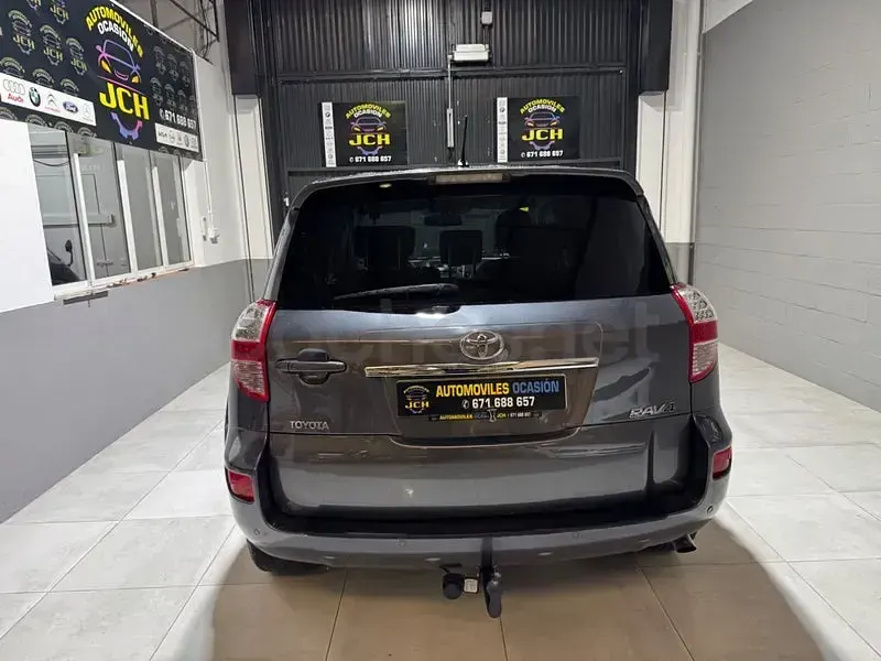 Usado Toyota RAV4 Executive 150 CV (110 kW) 2010 Gris / plata SUV