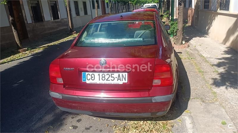 Usado VW Passat 90 CV (66 kW) 1997 Granate Berlina