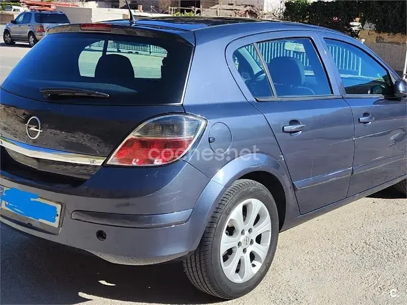 Usado Opel Astra Enjoy 115 CV (84 kW) 2008 Gris / plata Berlina