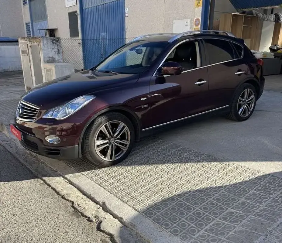 Usado Infiniti QX50 Premium 238 CV (175 kW) 2015 Burdeos SUV
