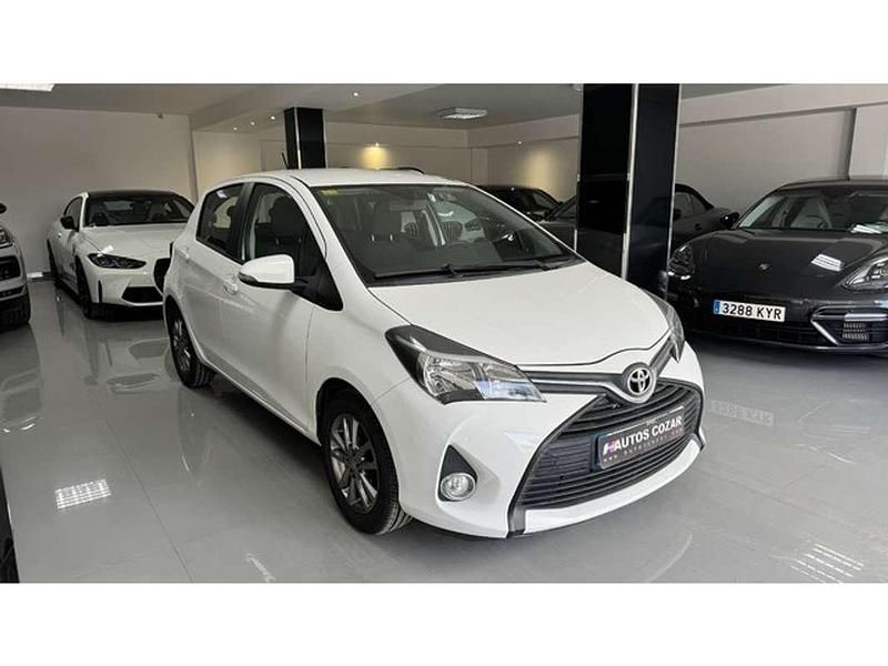 Blanco Usado 2016 Toyota Yaris Live Utilitario | 9900 € (Precio justo) - Imagen 1/4