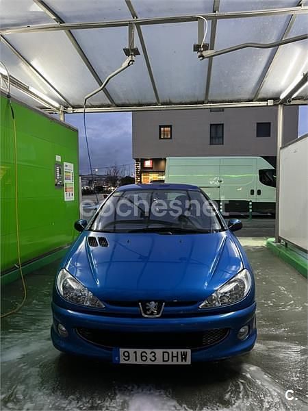 Usado Peugeot 206 90 CV (66 kW) 2005 Azul Berlina