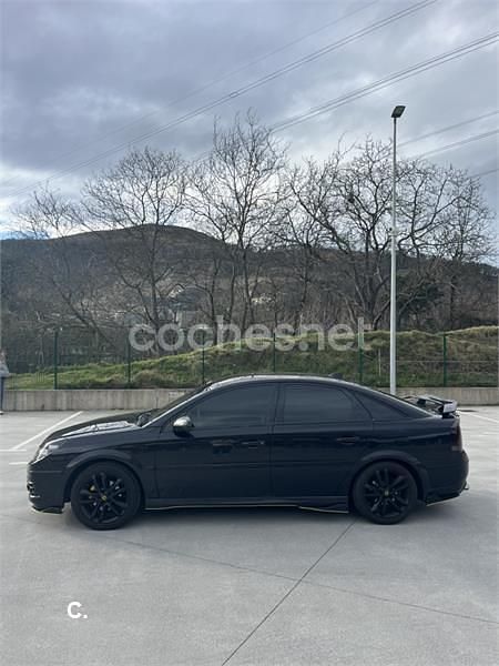 Usado Opel Vectra Sport 120 CV (88 kW) 2006 Negro Berlina