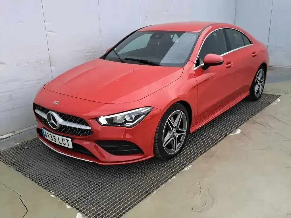 Usado Mercedes CLA200 163 CV (119 kW) 2019 Rojo Berlina