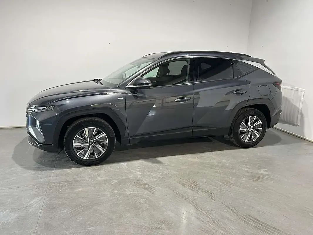 Usado Hyundai Tucson 136 CV (100 kW) 2022 Gris SUV