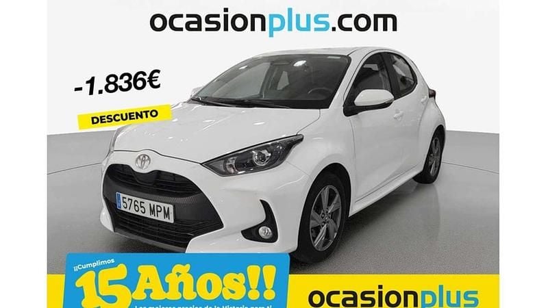 Blanco Usado 2024 Toyota Yaris Hybrid Active Utilitario | 18.364 € (Buen precio) - Imagen 1/4