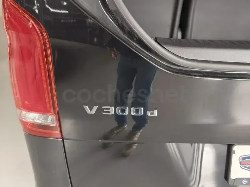 Usado Mercedes V300 Avantgarde 239 CV (175 kW) 2023 Negro Monovolumen