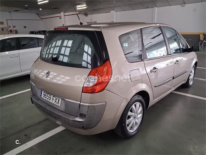Usado Renault Grand Scénic II Dynamique 130 CV (95 kW) 2007 Beige Monovolumen