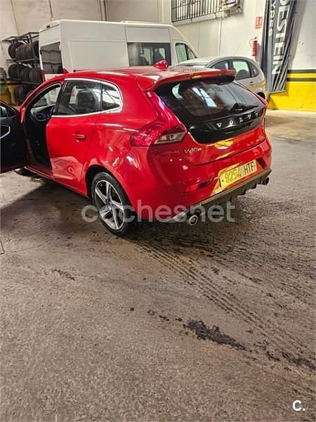 Rojo Usado 2013 Volvo V40 R-Design Kinetic Familiar | 8000 € (Precio justo) - Imagen 1/4