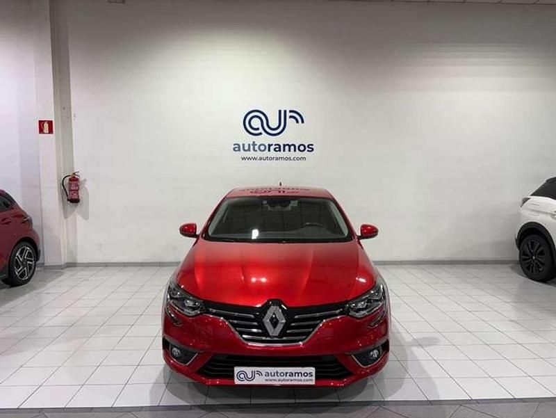 Usado Renault Mégane IV Bose Edition 131 CV (96 kW) 2017 Rojo Berlina