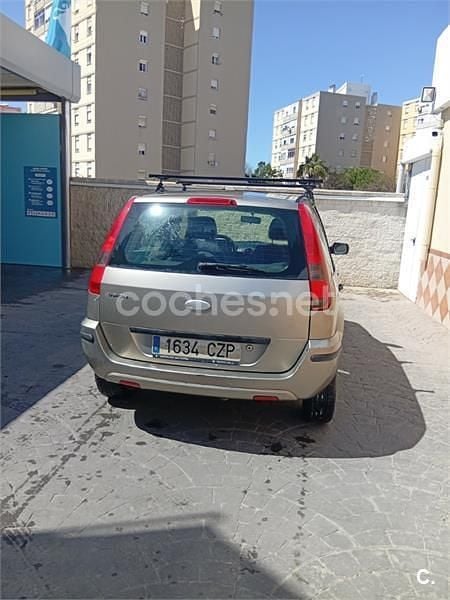 Usado Ford Fusion Trend 80 CV (58 kW) 2004 Beige Utilitario