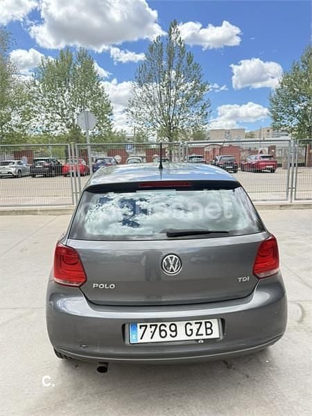 Usado VW Polo Advance 90 CV (66 kW) 2010 Gris / plata Utilitario