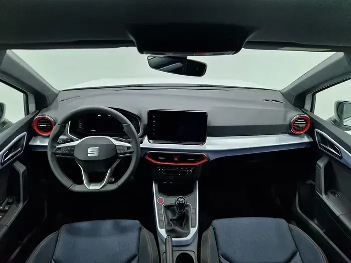 Usado Seat Arona FR 115 CV (84 kW) 2025 Blanco SUV
